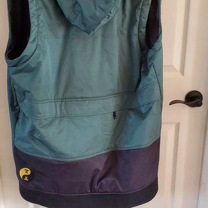 TechNine Snowboard or Ski Vest with hood - Mens Large - Green